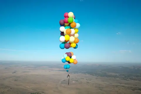Ile balonów uniesie 1 kg? Poznaj obliczenia i sekrety!