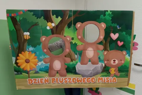Fotobudka Miś DIY: Jak zrobić krok po kroku? [Poradnik]