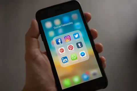 Jak wysłać zaproszenie na Messengerze? Prosty poradnik krok po kroku