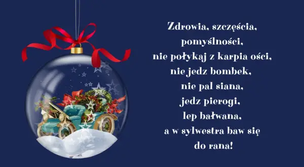 Szklana bombka z zabytkowym autem i wieńcem, zawieszona na czerwonej wstążce.