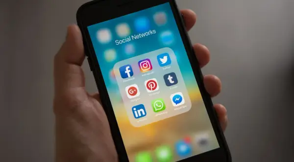 Jak wysłać zaproszenie na Messengerze? Prosty poradnik krok po kroku