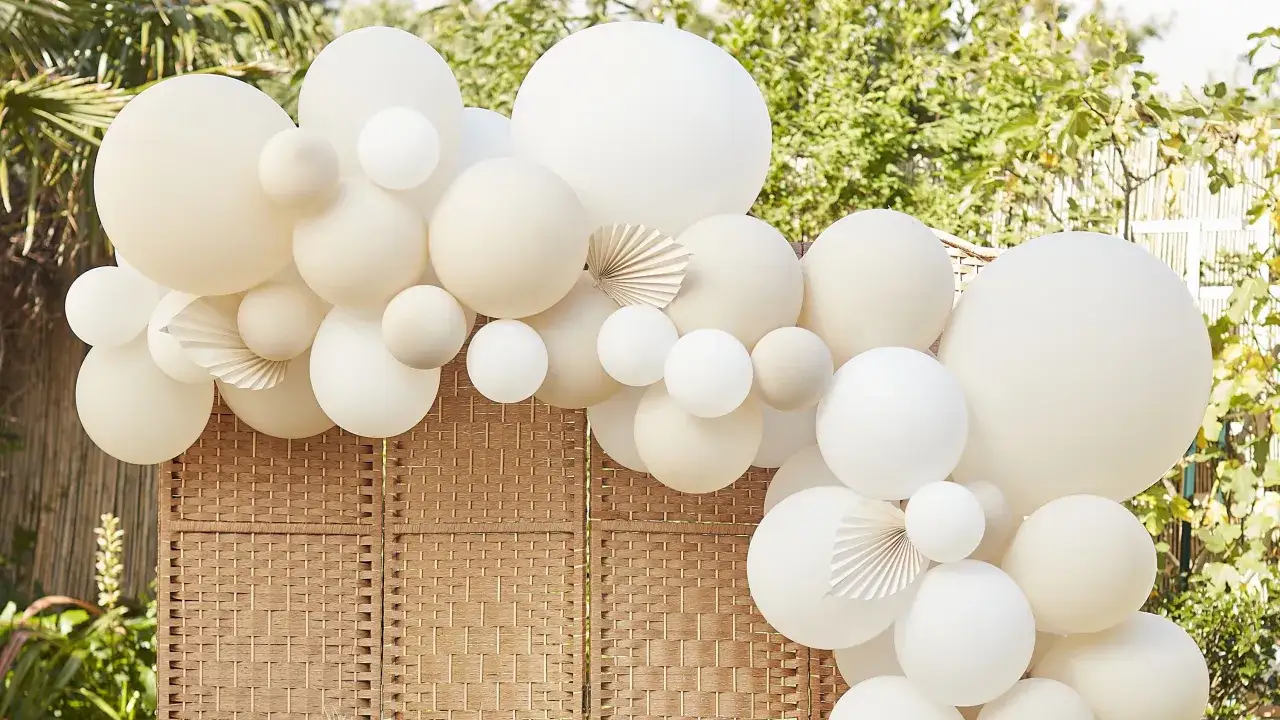 Zdjęcie Jak zrobić girlandę z balonów? Łatwy poradnik DIY
